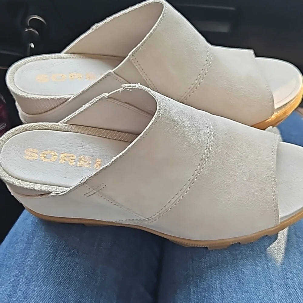 Sorel barely worn